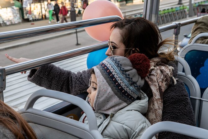 Paris Tootbus Kids Tour Sightseeing Live Guided Tour - The live guide: French storytelling with kid-level participation