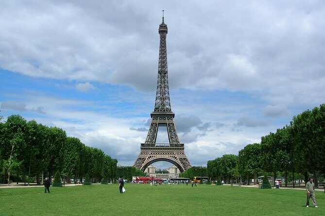 Paris Top Attractions & Hidden Gems around your Hotel Private Orientation Tour - Montmartre and Sacré-Cœur: hills, views, and pastry breaks