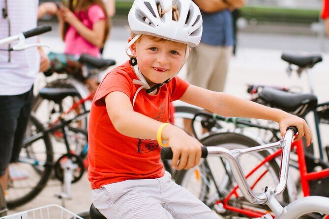 Paris Tour de France Bike Ride - What the Small Group Size Changes (and Why Guides Matter)