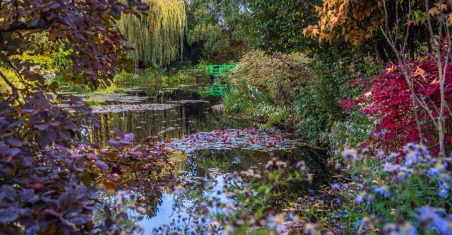 Paris: Transport for visit Giverny Claude Monet 7 peoples - Group size, languages, and comfort details that matter