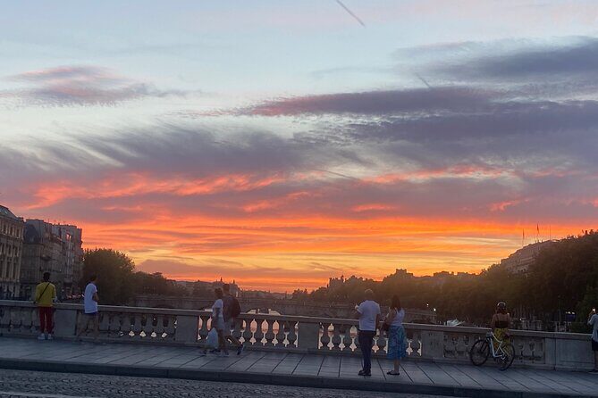 Paris until the heart of the night - Your guide Hélèna and the value of real conversation