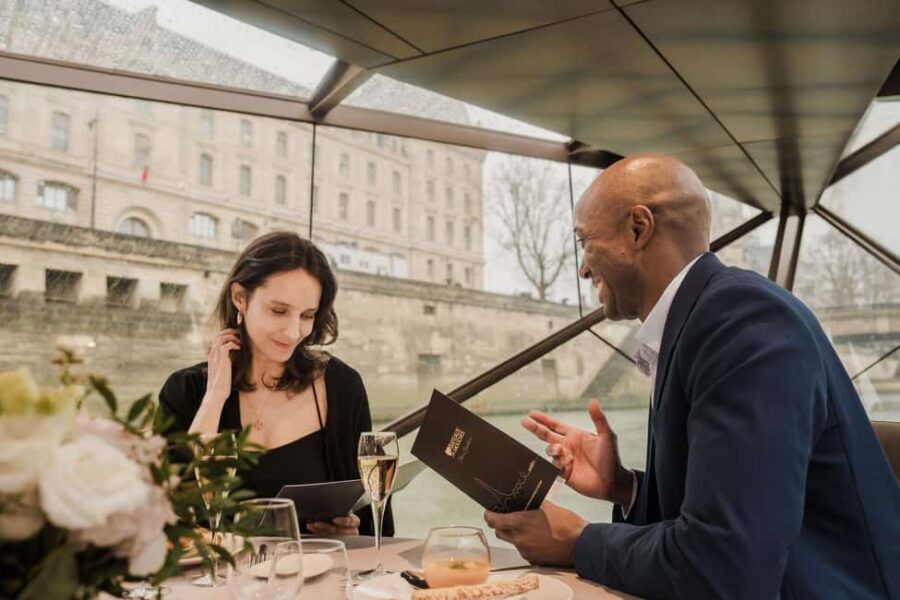 Paris : Valentine's Day Diner Cruise on the Seine river - The river route: Musée d’Orsay to the Louvre, then straight into the historic heart