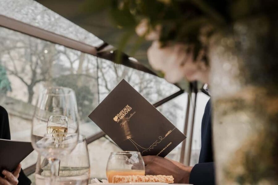 Paris : Valentine's Day Diner Cruise on the Seine river - Pricing and value: what you’re really paying for at $271 per person