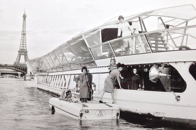 Paris Valentine's Day Dinner Cruise by Bateaux-Mouches - What happens during the meal: 4 courses, Champagne, and a wine bottle per couple