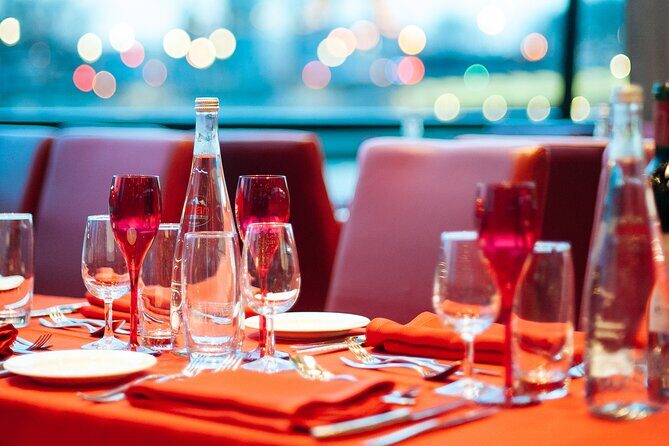 Paris Valentine's Day Dinner Cruise by Bateaux-Mouches - Group size: the calm advantage of a small Valentine’s cruise