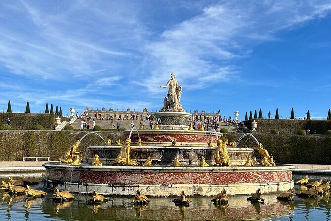 Paris: Versailles Palace with Gardens and Estate Entrance Ticket - Comfort and crowd strategy for a packed UNESCO site