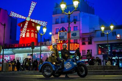 Paris Vintage Tour by Night on a Sidecar with Champagne - Champagne toast: how it fits the route