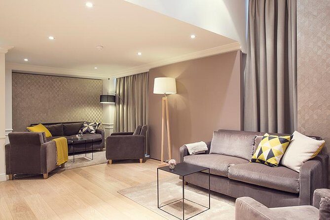 Paris VIP Shopping Experience-Lounge Access, Tea time & Transfer - Entering Le Concierge and finding your lounge time