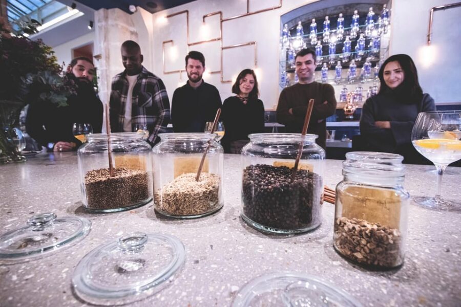 Paris Visit and gin tasting in English - The Tasting: Craft Gin Sample and a Homemade Cocktail