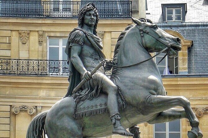 Paris Walking Tour , Historical Sites . - What the Guide Adds (Especially When You’re in a Group of Seven)
