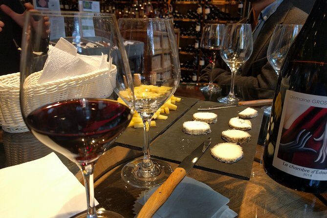 Paris Wine and Cheese Pairing Private Masterclass in a Bistrot - How the oenologist teaches you to taste like you mean it
