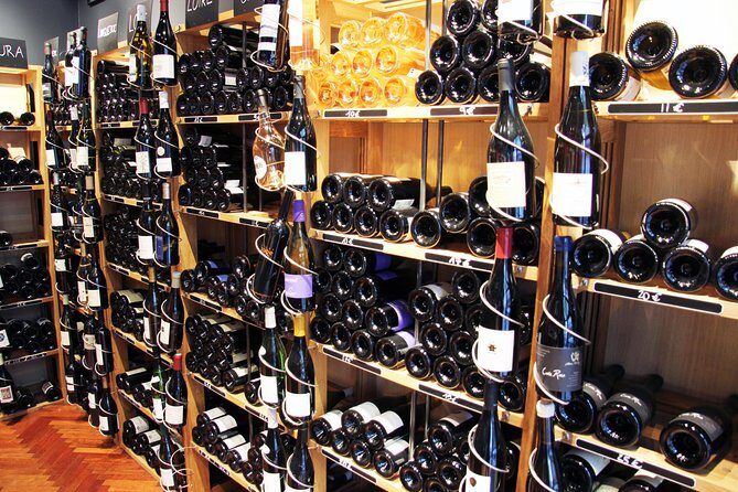 Paris Wine and Cheese Tastings Class near Le Marais - Your tasting lineup: red, white, and what you can request