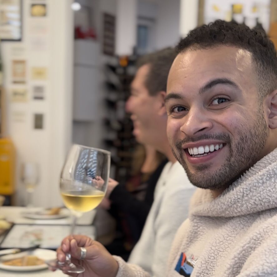 Paris: Wine Tasting Experience with 6 Wines and Cheese Board - Key things that make this Paris tasting worth your time