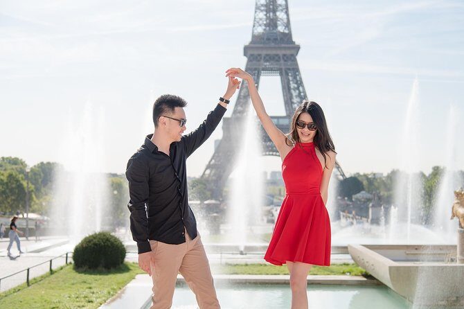 Parisian Life Style Private Photo Shoot at Eiffel Tower - Posing help for couples and families: natural, not staged