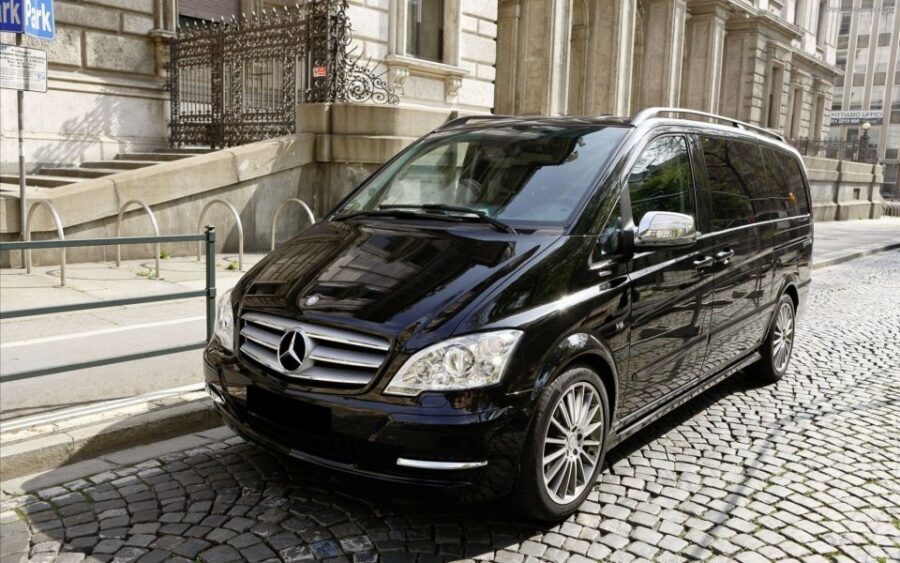 Paris's Old Town and Top 10 Sights Private Car Tour - Why Paris Old Town by private car feels calmer