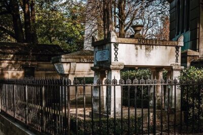 Pere Lachaise Cemetery Paris - Exclusive Guided Walking Tour - How the 2.5 Hours Actually Flow Through the Cemetery