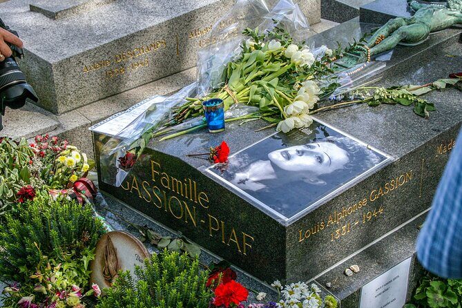 Père-Lachaise Cemetery Paris Tour with Audioguide - Who this tour fits best