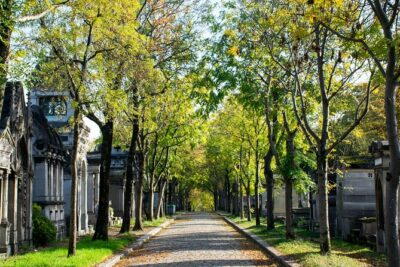 Père Lachaise Cemetery Tour: A Stroll Through Immortal History - Stop 1: Père-Lachaise Cemetery and how to read the place