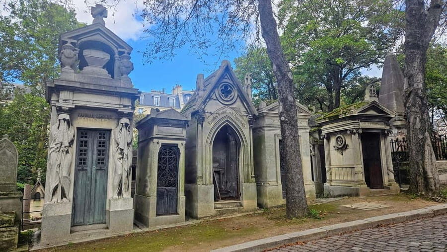 Père Lachaise Cemetery Tour, Tales from the Graves & Crepes - Why Père Lachaise Cemetery feels different in real life