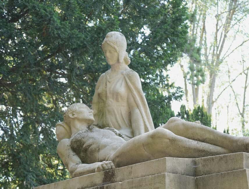 Père Lachaise Cemetery Tour, Tales from the Graves & Crepes - Price and value: what $57 buys you in Paris