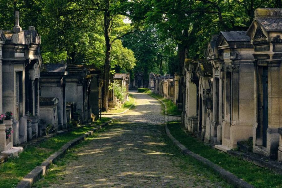 Père Lachaise Cemetery Tour, Tales from the Graves & Crepes - Meeting at Alexandre Dumas: your fast start