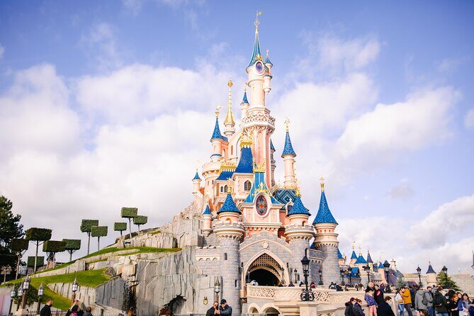 Personalized Transport service from Disneyland to Paris - Why a Disneyland to Paris Private Transfer Feels Different From Taxis