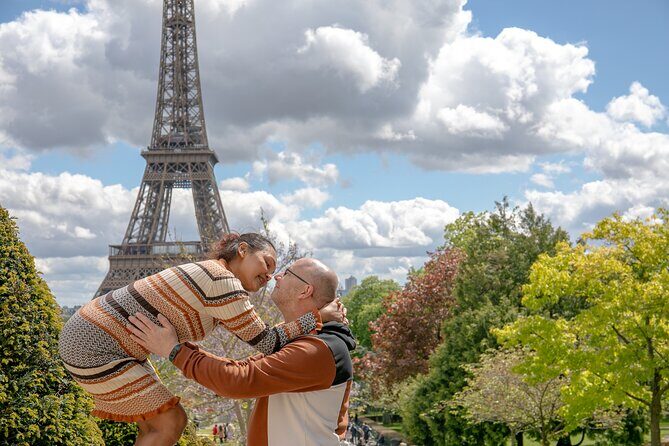 Photo Session Around Eiffel Tower - Professional direction: how you end up looking like yourselves