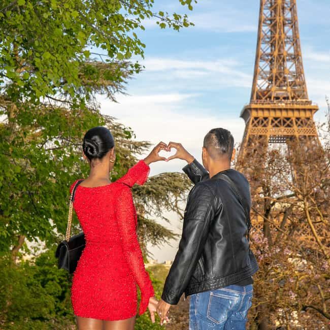 Photo session for couples with flowers around Eiffel tower - Stories from Trocadéro and the Eiffel Tower (with real context)