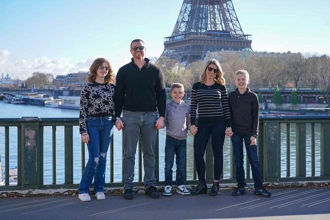 Photo Session in Paris - Photographer at the Eiffel Tower - Trocadéro steps: where depth and height do the heavy lifting