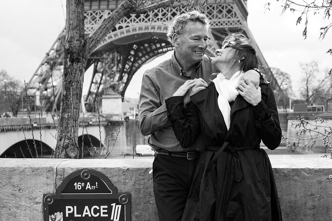 Photo Session in Paris - Photographer at the Eiffel Tower - Phineas’s pose direction: the real secret to looking good
