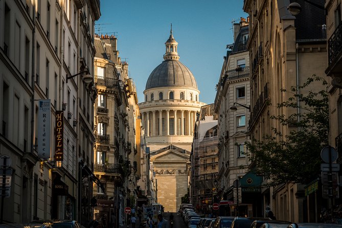 Photography workshop in Paris - Stop 2: Butte-Montmartre’s Cobblestones and Staircase Details