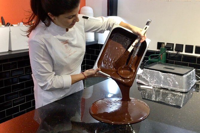 Praliné Rocher Chocolate making class in Paris (collective) - Language and Group Size: Comfort Level for Different Types of Travelers