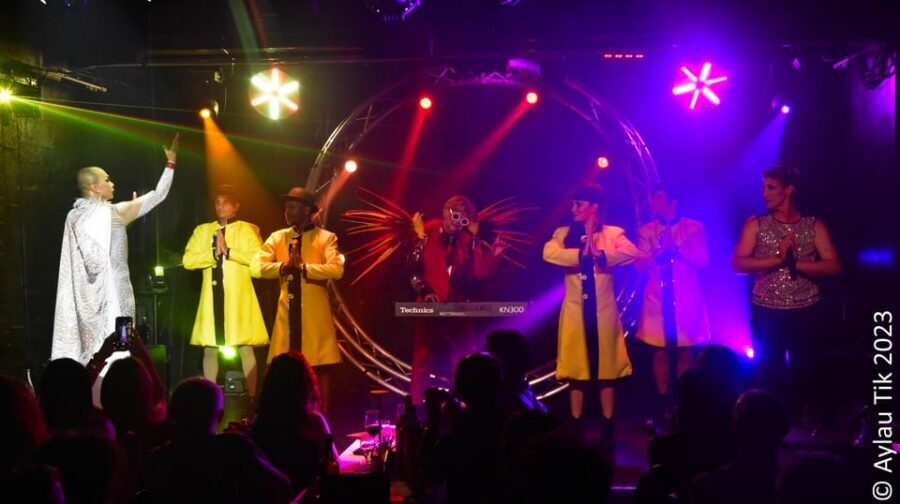 PRESTIGE DINER AND DRAG SHOW - What You’ll See: Costumes, Choreography, and the Compact-Stage Challenge