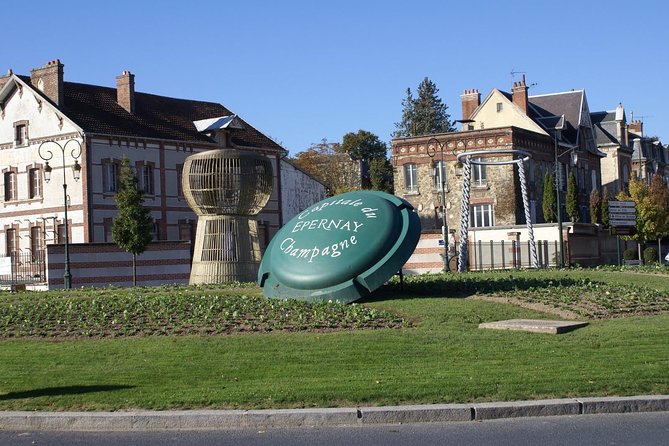 Private 10-hour round transfer to Champagne Epernay from Paris. Best offer! - A 10-hour Champagne day that starts at your hotel in Paris