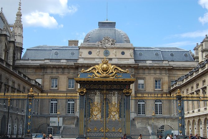 Private 4-hour city tour of Paris with driver and official guide - Arc de Triomphe and photo angles beyond the monument