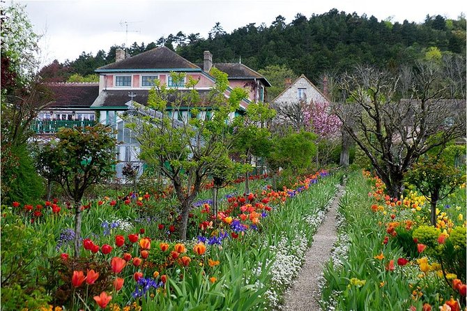 Private 5-hour Round Transfer to Giverny, Claude Monet museum from Paris - Savings vs. effort: why “saving time” is more than a brag