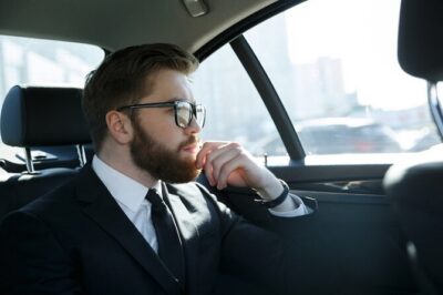 Private Airport Transfer between Paris and Parisian Airports - The Ride Experience: Clean Car, WiFi, Chargers, and Little Comforts