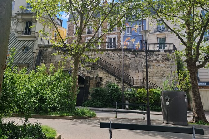 Private and authentic tour of the Latin Quarter (Paris) - Rue Mouffetard: cobblestones, markets, and a real food street