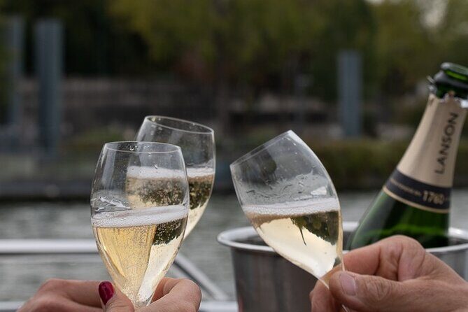 Private Boat Trip in Paris - What’s included (and what isn’t) on this river highlight