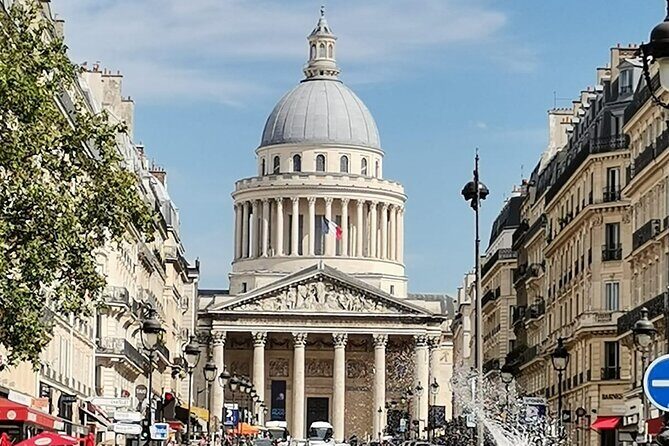 Private car with a driver in Paris - Building your half-day itinerary around car time, not ticket lines