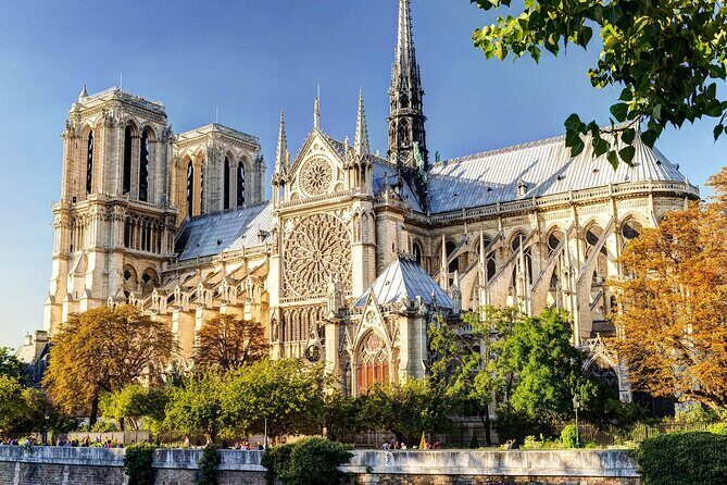 Private car with a driver in Paris - What you gain vs taxis and public transit in real life