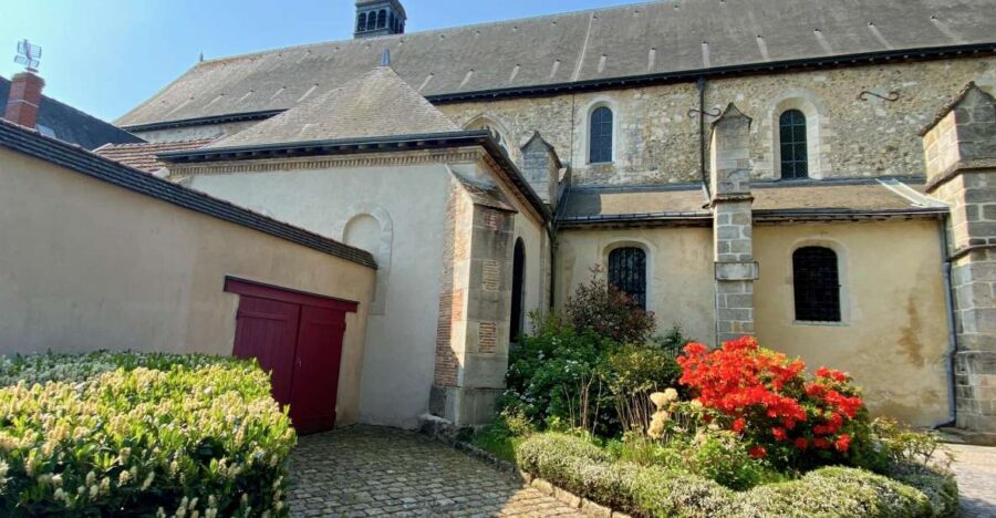 Private Champagne Moet et Chandon Veuve Clicquot by Mercedes - Reims Cathedral Time: Self-Guided Crown-Site Viewing