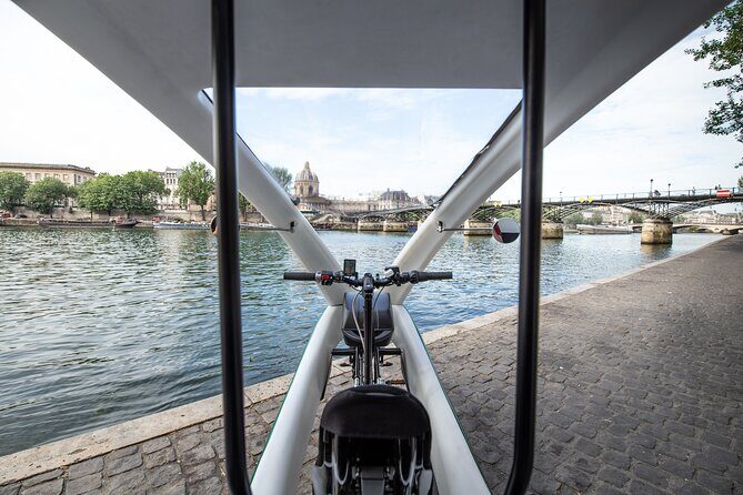 Private City-Tour by pedicab in Paris : The "Gustave Eiffel" - Where it starts: the Flame of Liberty and your quick Paris orientation