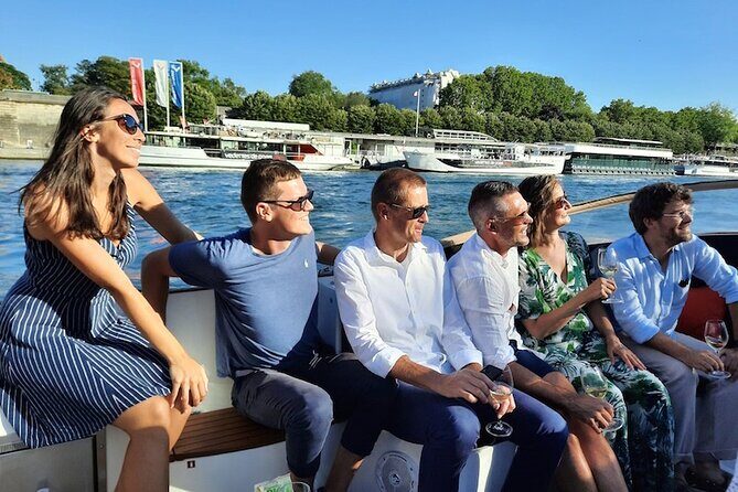 Private cruise in Paris - The Louvre pass: your chance to orient yourself fast