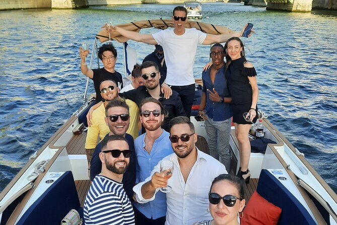 Private cruise in Paris - Captain-led experience: what you should expect on board