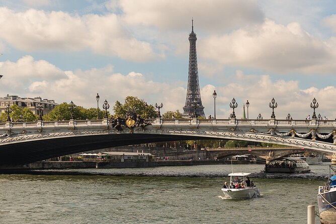 Private Cruise to Discover Paris - Getting started at Paris Boat Club (Port de Javel Haut)