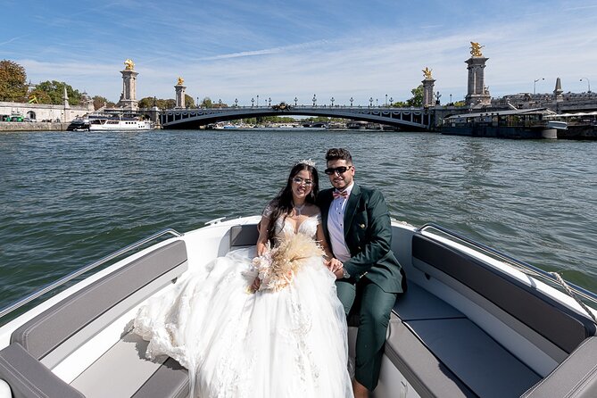 Private Cruise to Discover Paris - Captains make it: how the commentary changes the ride