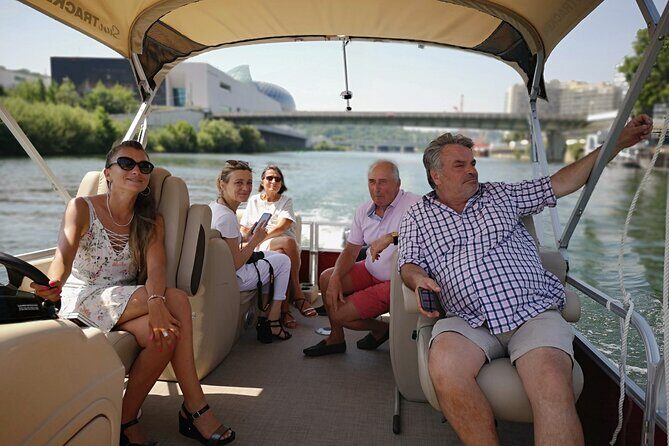 Private cruise with Paris water way - Meeting on Quai François Mitterrand: A Convenient Paris Starting Point