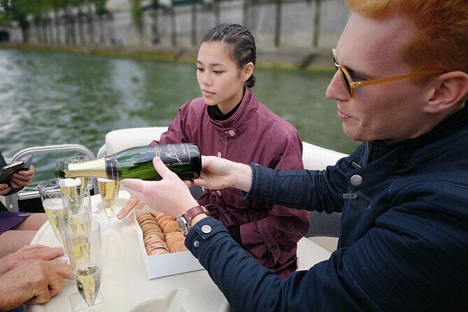 Private cruise with Paris water way - Pont des Arts and the Love-Padlock Era That Paris Ended