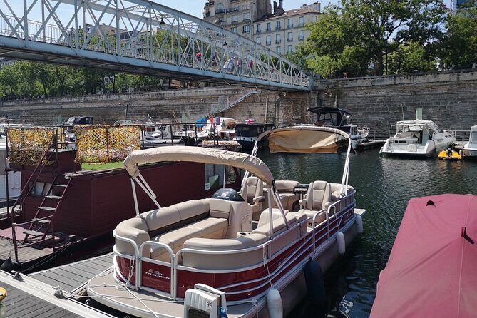 Private cruise with Paris water way - Louvre Along the River: A Museum as a Landmark